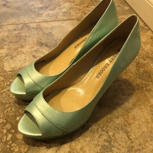 Audrey Brooke patent leather mint peep toe pumps